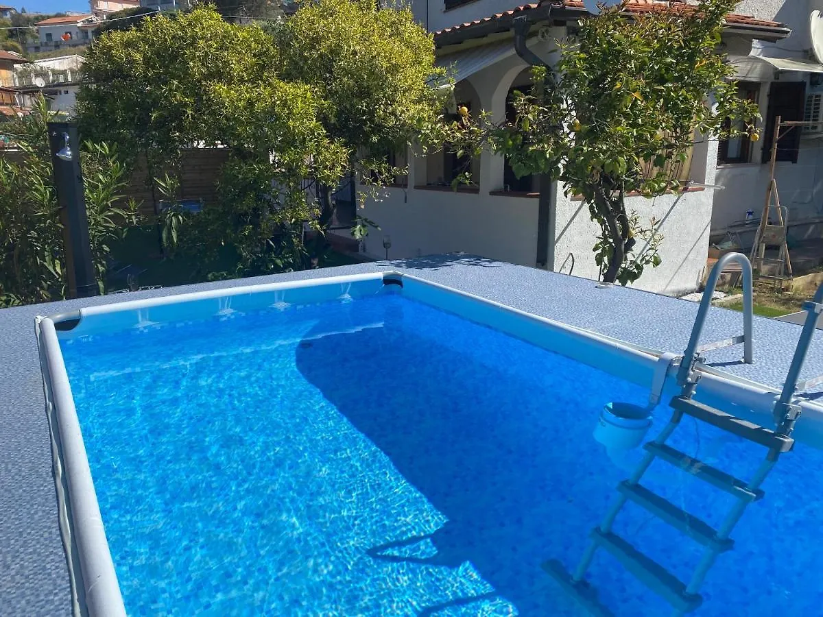 別荘 カンポロッソ Casa Del Sole: Relax & Charme Nella Riviera Ligureヴィラ イタリア